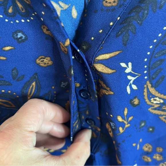 3/$40 Ladies Size Large Hilary Radley Navy and Tan long Sleeve floral Blouse - Picture 6 of 7